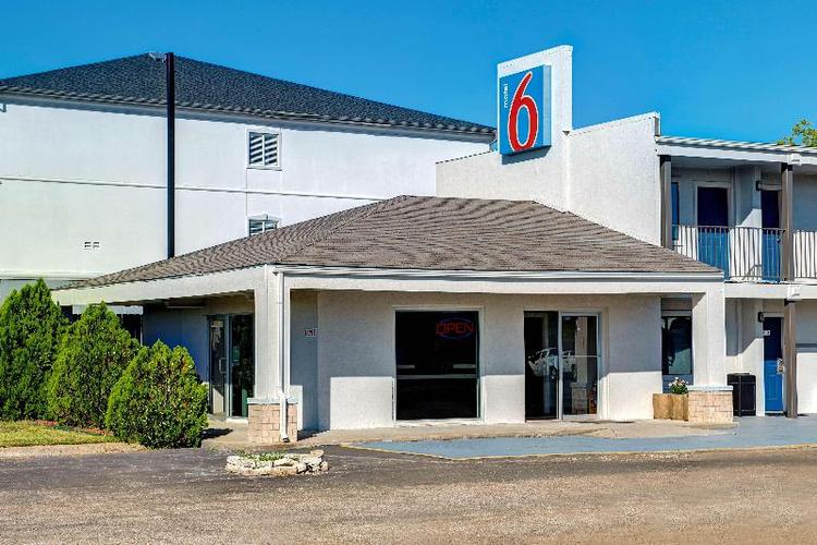 Motel 6 Sulphur Springs