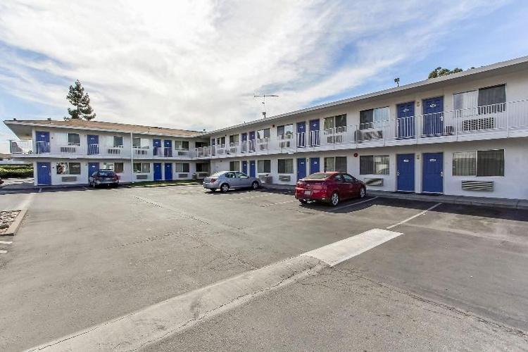 Super 8 by Wyndham Santa Clara