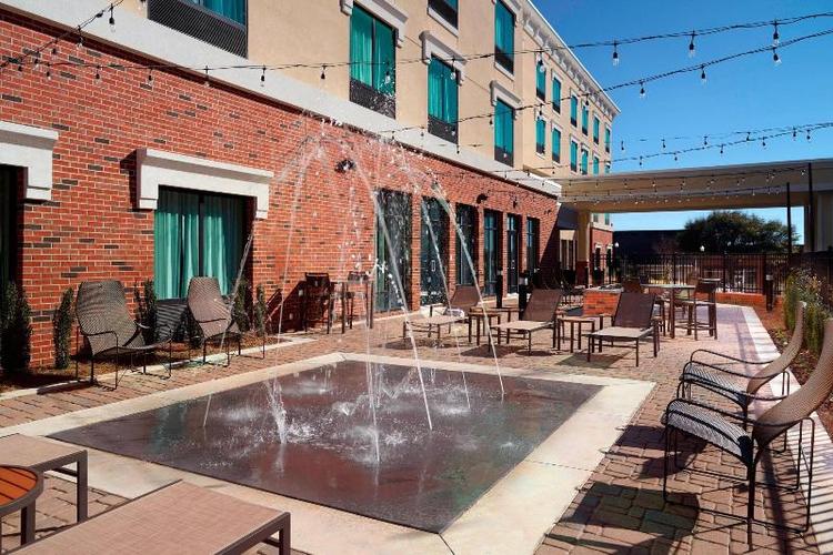Courtyard By Marriott Lagrange