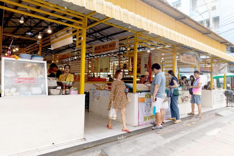 Ze Residence Bang Aor Station