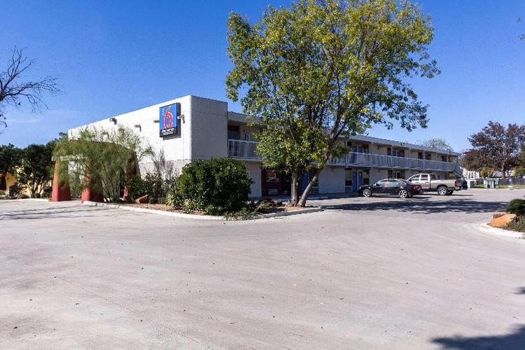 Motel 6 Uvalde Tx