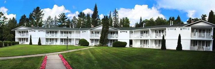 Colonial Inn Harbor Springs