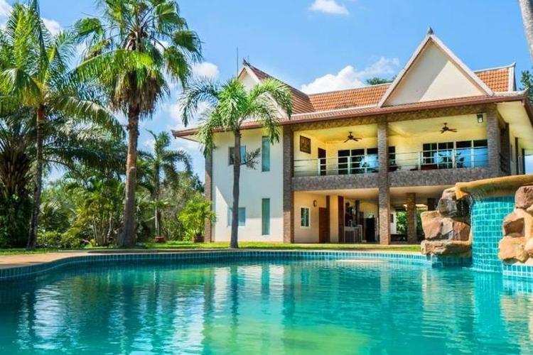 Capital O 916 Chill Chill D Pool Villa