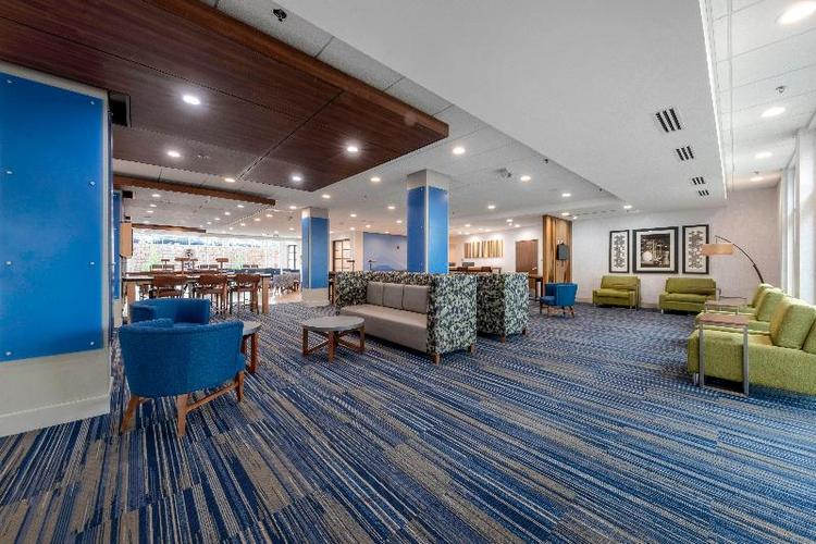 Holiday Inn Express And Suites Staunton