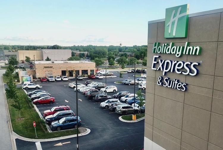 Holiday Inn Express & Suites Yorkville