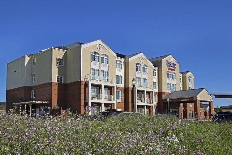 Fairfield Inn Suites By Marriott Fairfield Napa Va