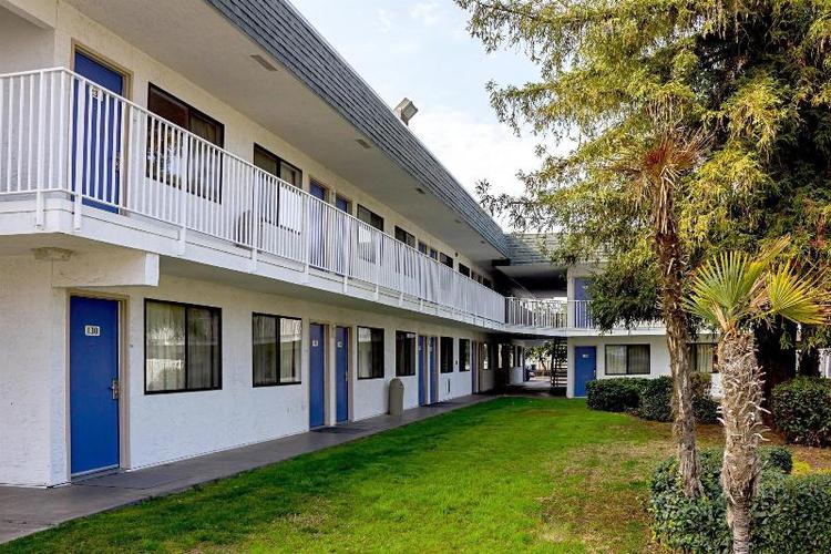 Motel 6 Porterville, CA