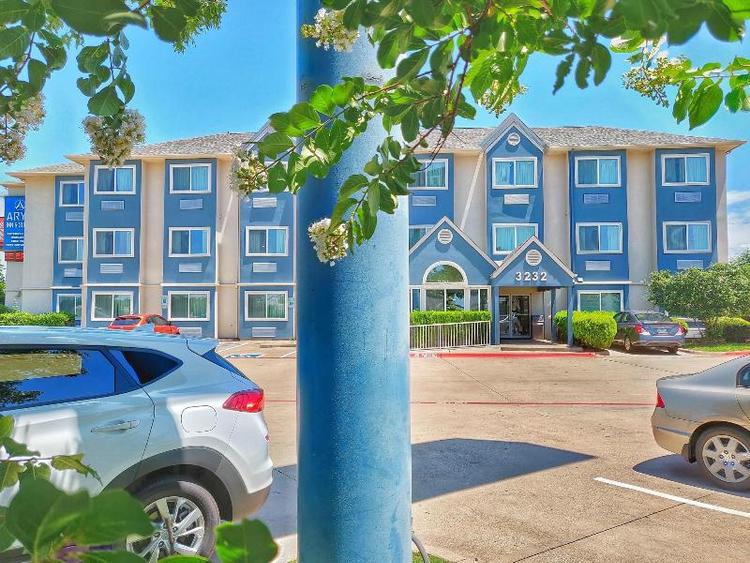 Arya Inn & Suites