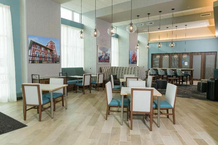 Hampton Inn & Suites Erie/Bayfront, PA