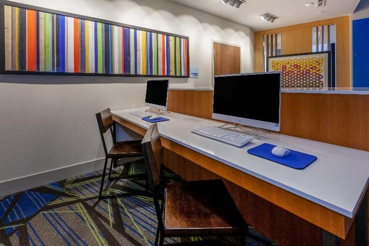 Holiday Inn Express & Suites Brunswick