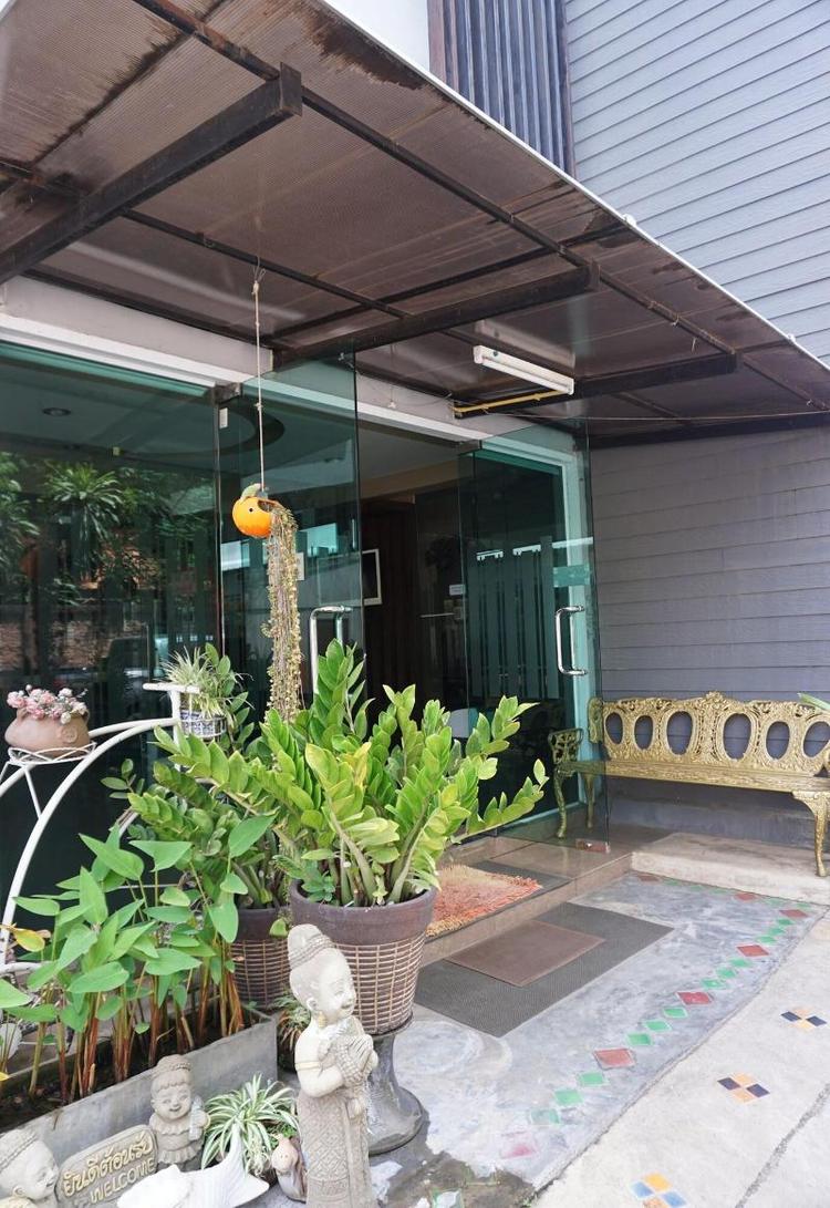 Puangpech Place