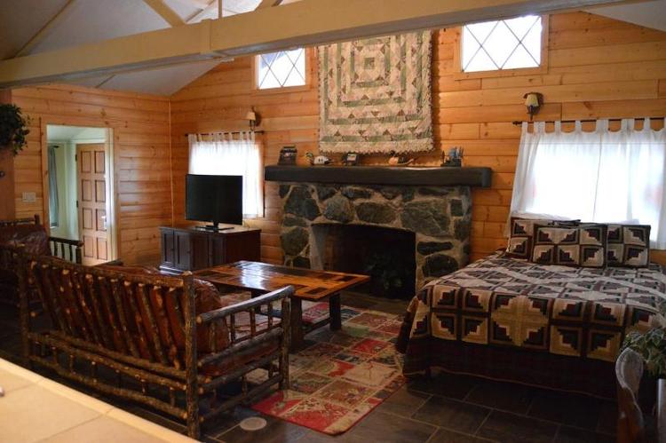 Red Bud Lodge