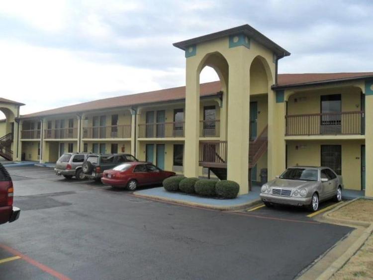 Luxury Inn And Suites