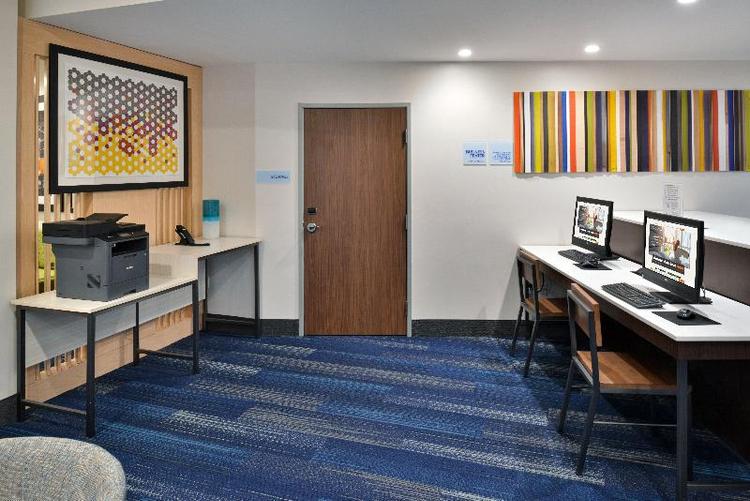 Holiday Inn Express Orlando - South Park