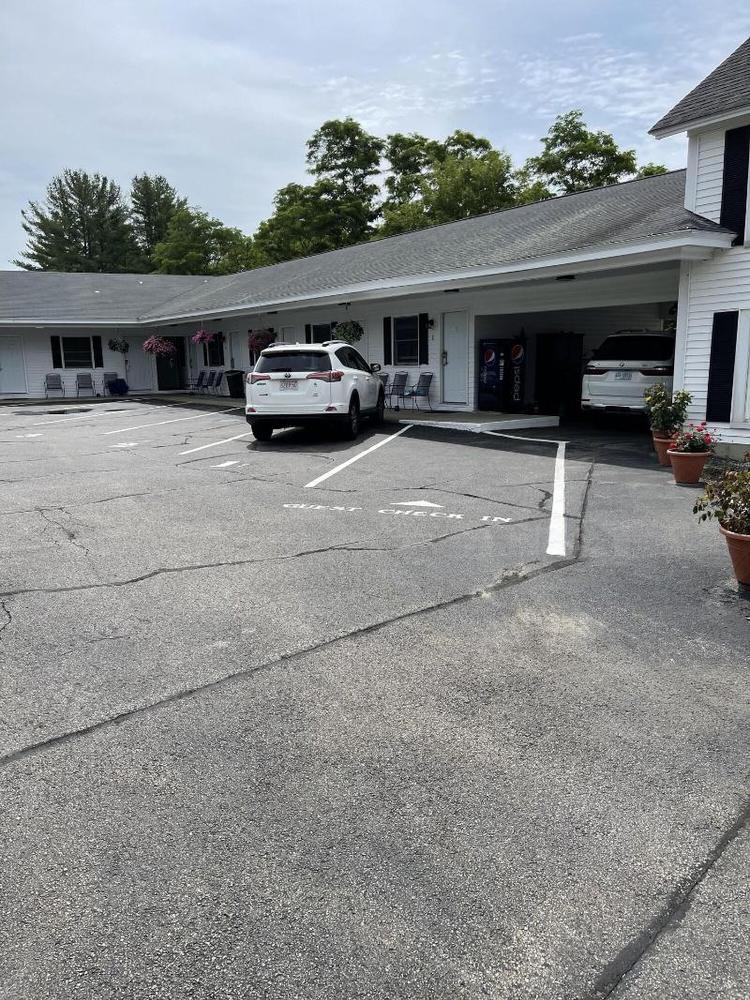 Colonial Motel