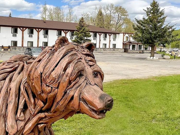 Beartooth Hideaway Inn And Cabins
