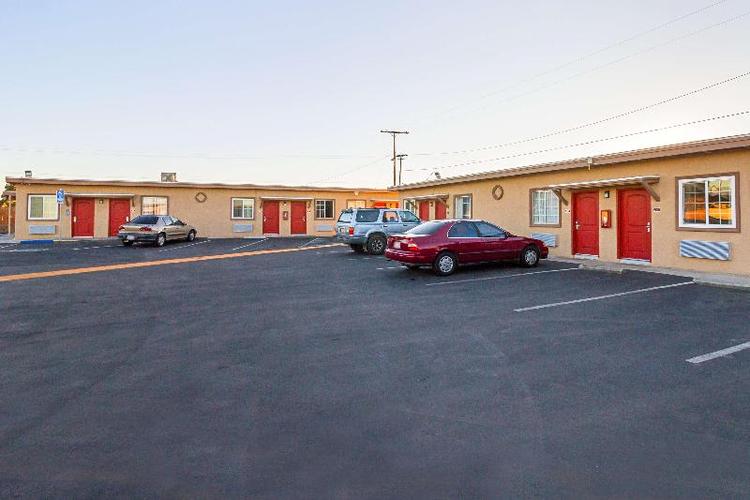 Motel 6 On Maple
