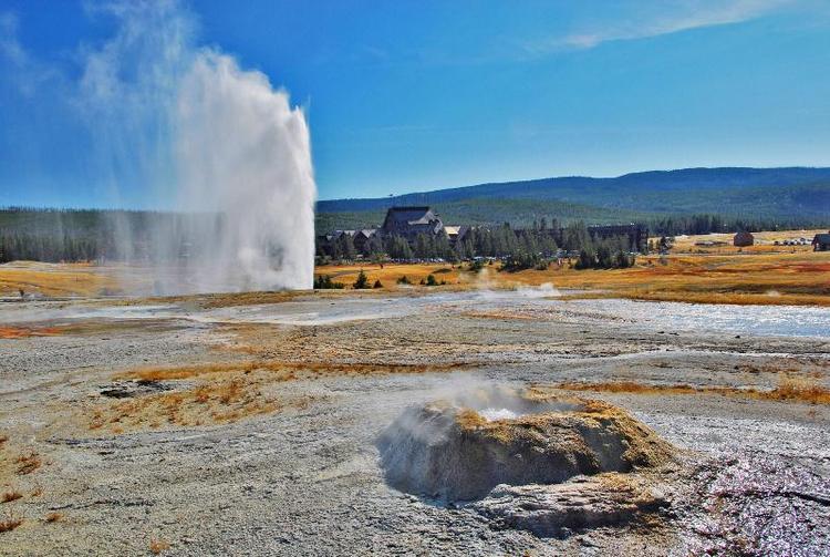 Old Faithful Inn - Inside the Park