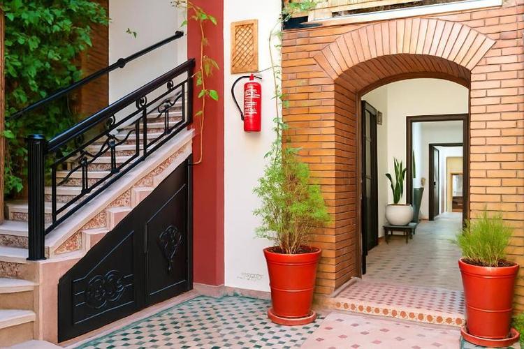 Riad Douirtna