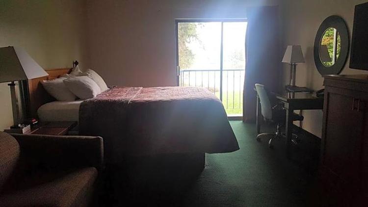 Oyster Bay Inn & Suites