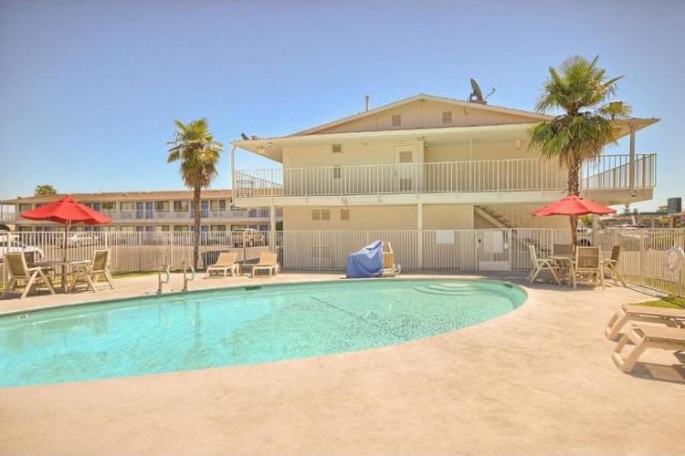 Motel 6 Fresno, CA - Blackstone North