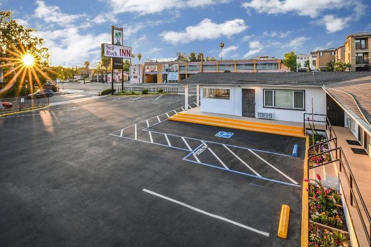 Sea Rock Inn - Long Beach