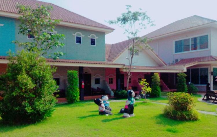 P Paradise Hotel