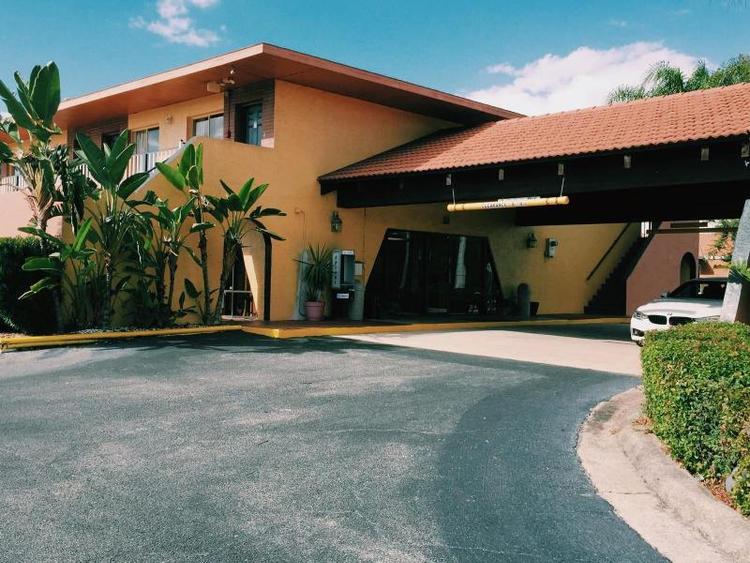 Red Carpet Inn