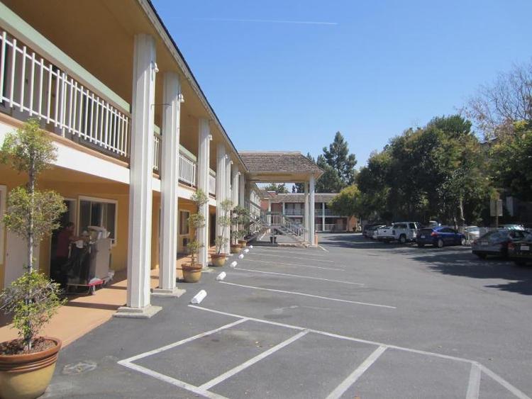 Caravelle Inn Suites