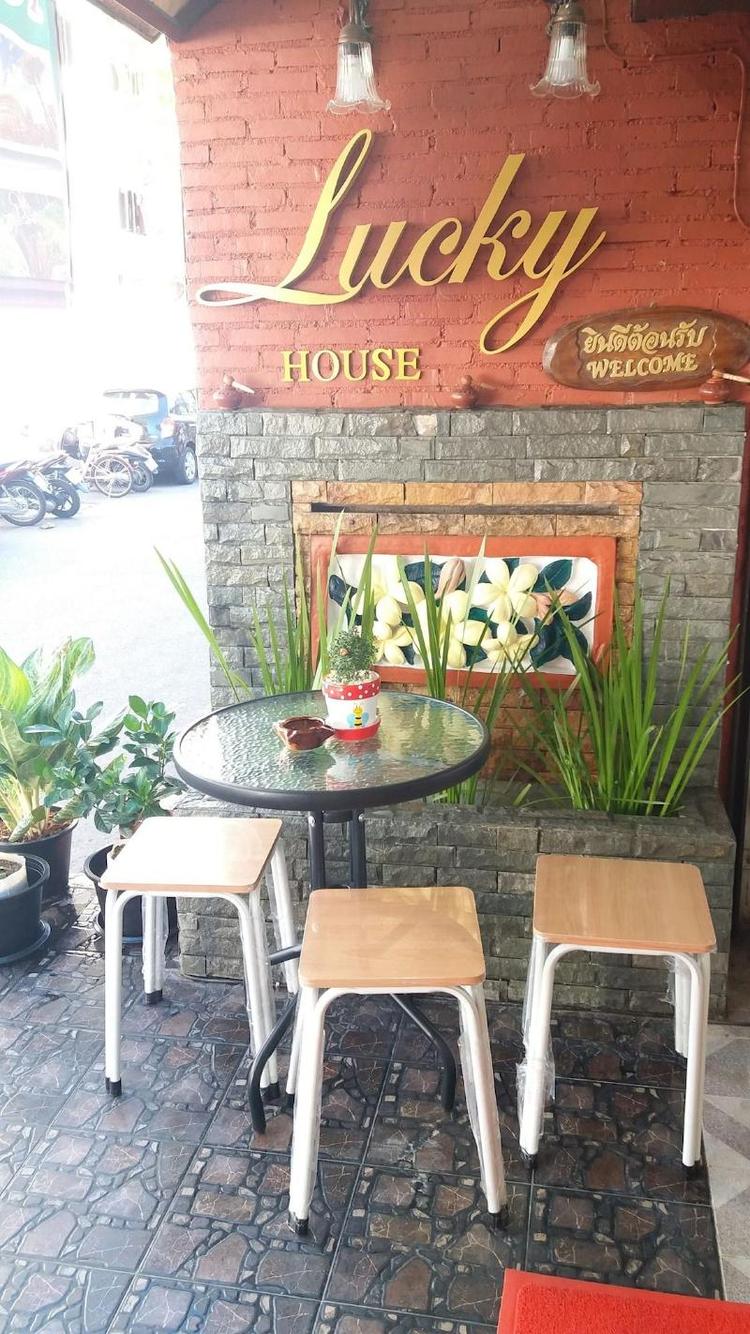 Lucky House Phra Sing Chiangmai Hostel
