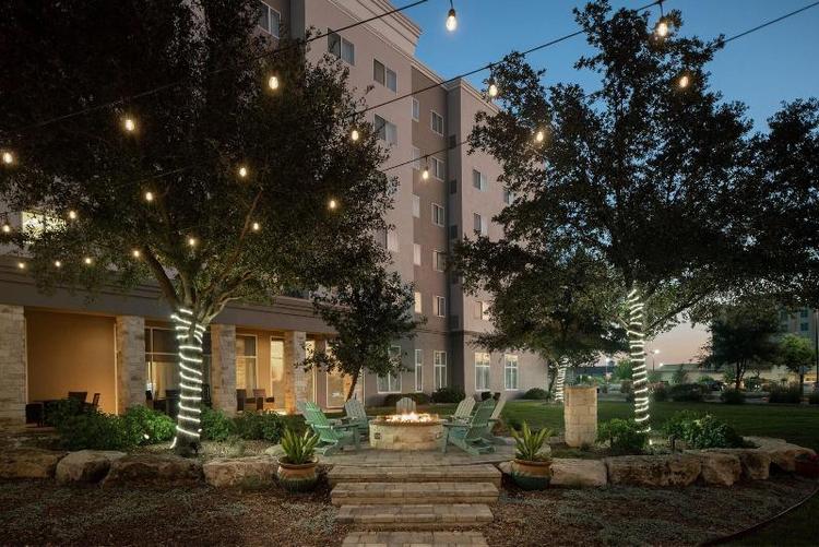 Courtyard By Marriott San Antonio Six Flags At The