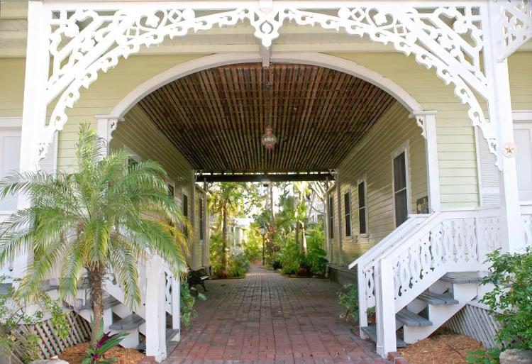 Island City House Hotel