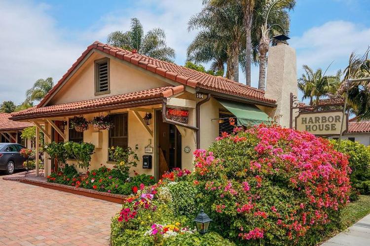 Harbor House Inn