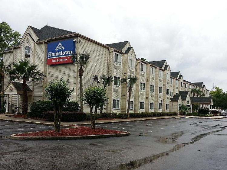 Hometown Inn & Suites Jacksonville - Butler Blvd./
