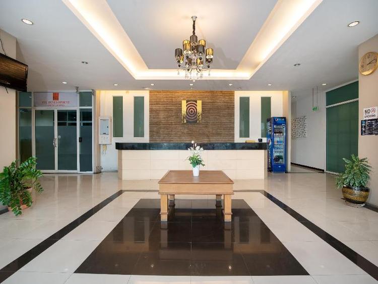 Leenova Hotel