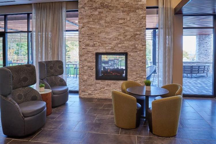 Courtyard By Marriott Petoskey At Victories Square