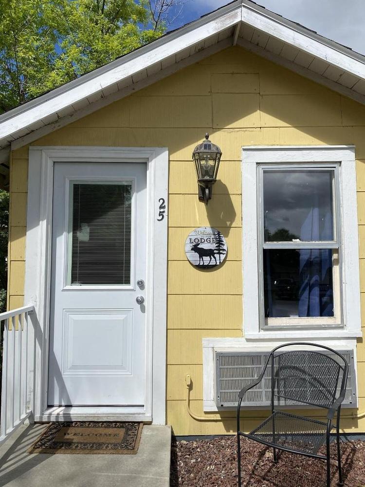 Lamplighter Cabins & Suites