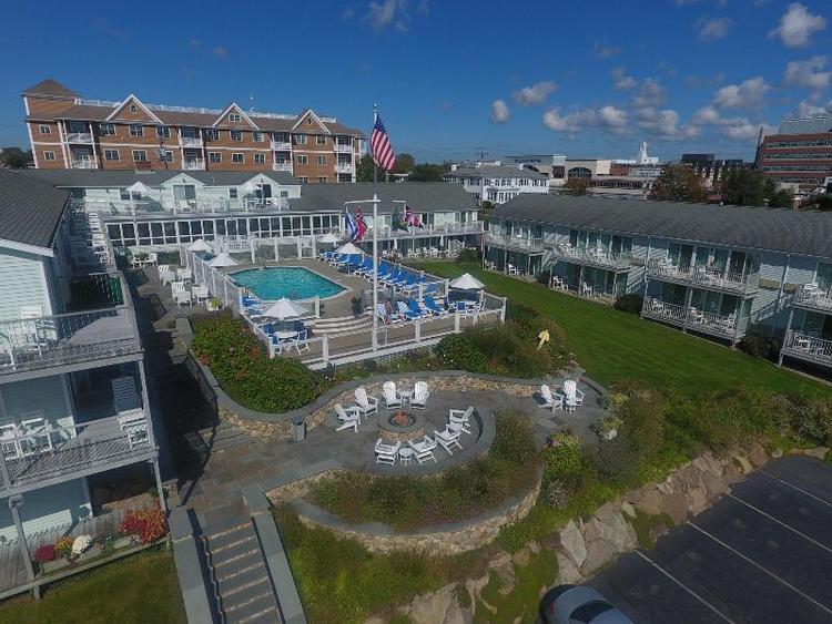 Anchor In Distinctive Waterfront Lodging