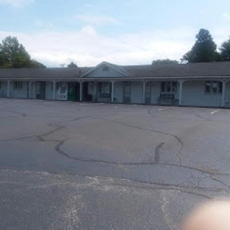 Colonial Motel