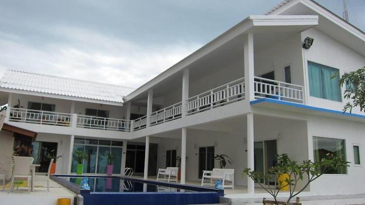 Issara Beach Resort