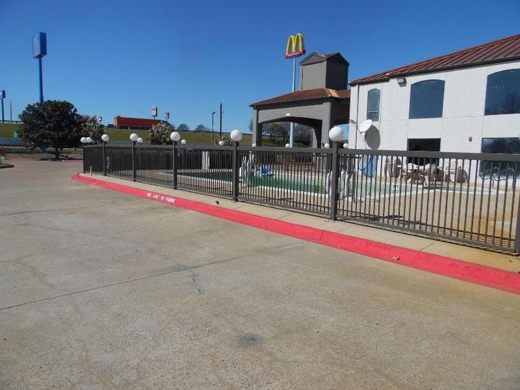 Motel 6 Ennis, TX
