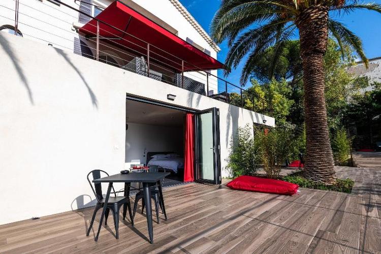 The Address Cassis