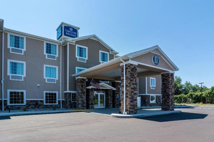 Cobblestone Hotel & Suites - Hutchinson