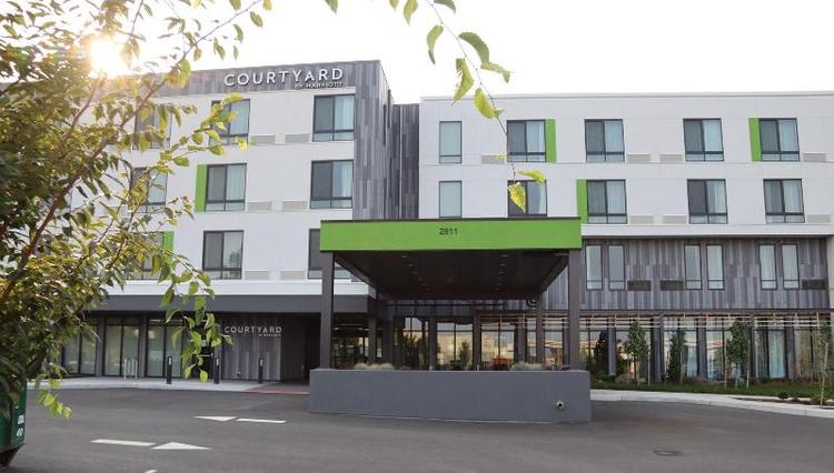 Courtyard By Marriott Portland East