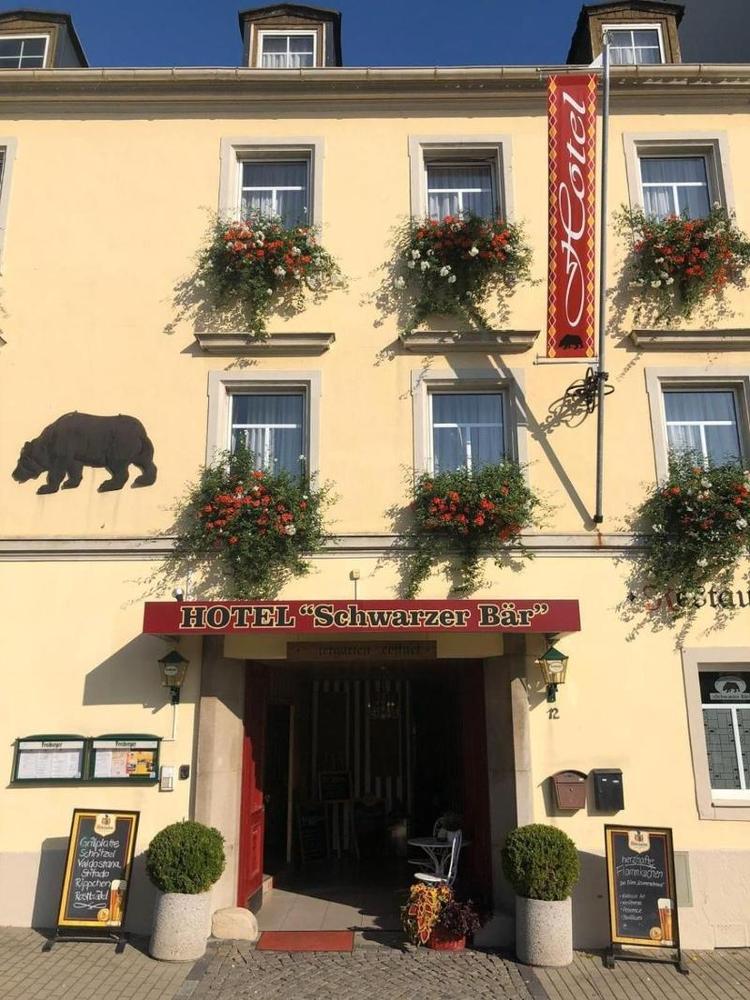 Schwarzer Bär