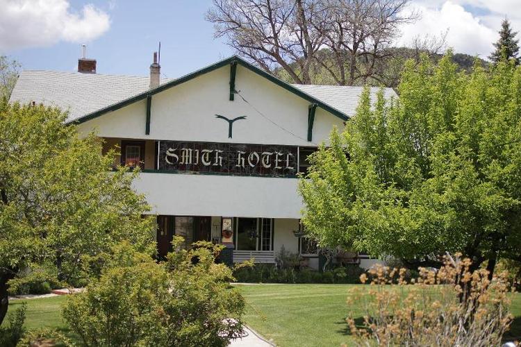Historic Smith Hotel Bed And Breakfast