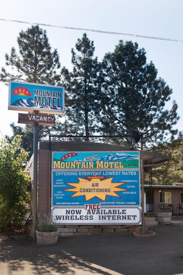 Cozy Mountain Motel