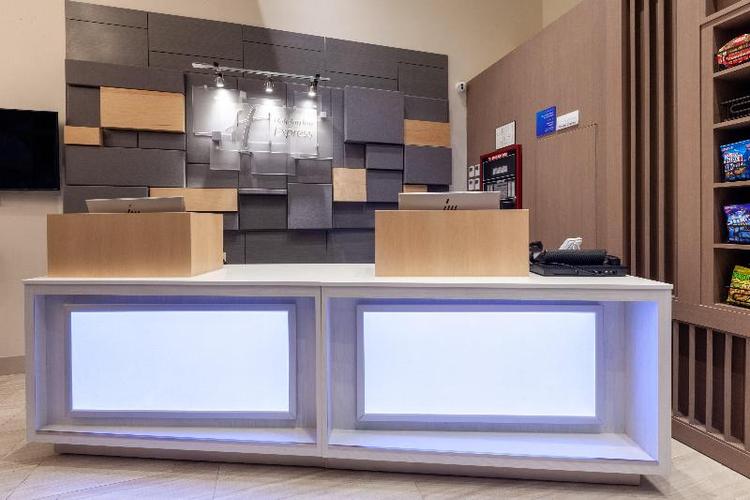 Holiday Inn Express NYC Brooklyn - Sunset Park