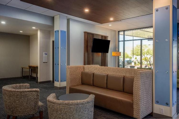 Holiday Inn Express & Suites Gilbert Mesa Gateway