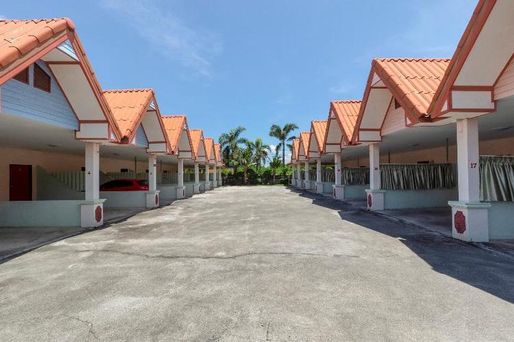 1070 Paradise Resort